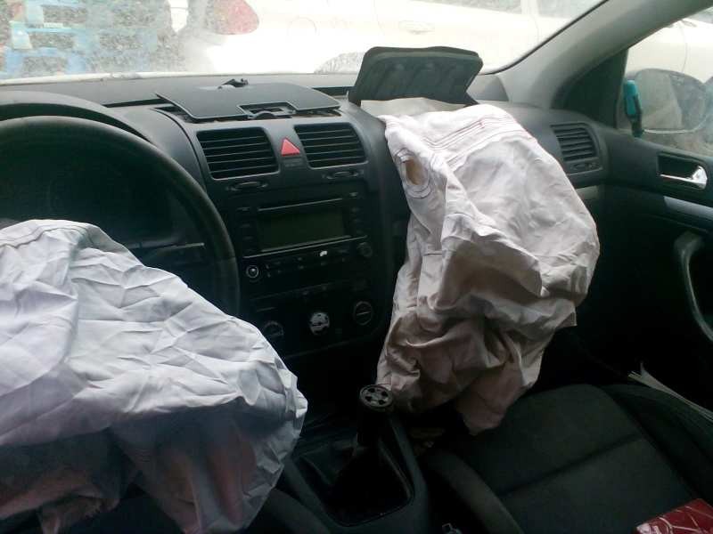 volkswagen golf v berlina (1k1) del año 2003