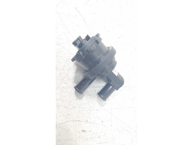 Recambio de bomba agua para toyota rav4 referencia OEM IAM 0641001301  