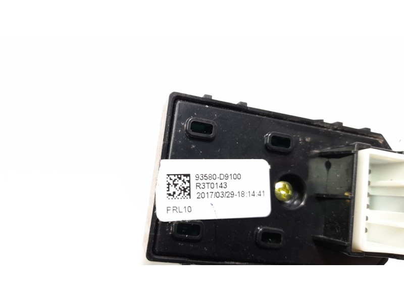 Recambio de mando elevalunas trasero izquierdo para kia sportage 1.6 cat referencia OEM IAM 93580D9100  