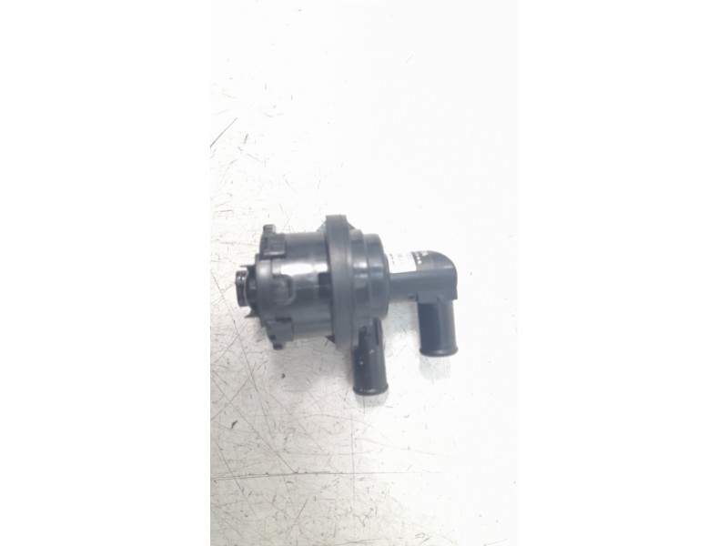 Recambio de bomba agua para toyota rav4 referencia OEM IAM 0641001301  