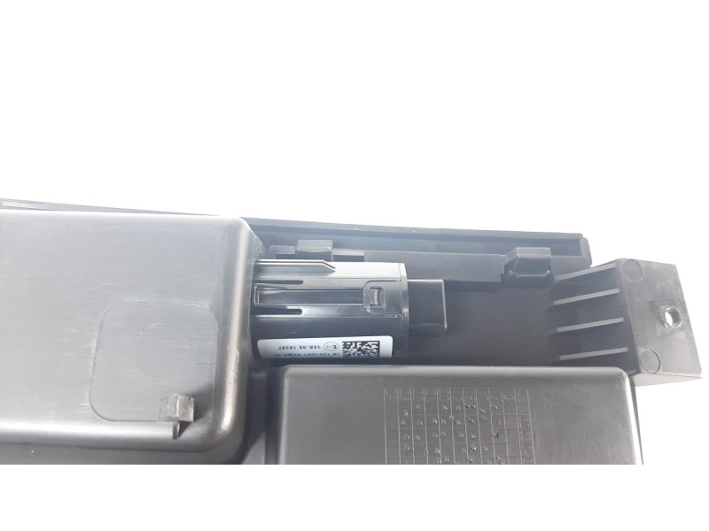 Recambio de moldura para iveco daily furgón 2.3 diesel referencia OEM IAM 5802059651EZ  