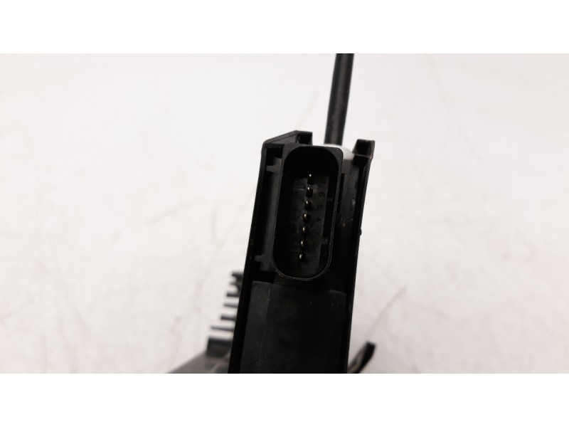 Recambio de cerradura puerta delantera derecha para peugeot 308 1.2 12v e-thp referencia OEM IAM 9810309380  