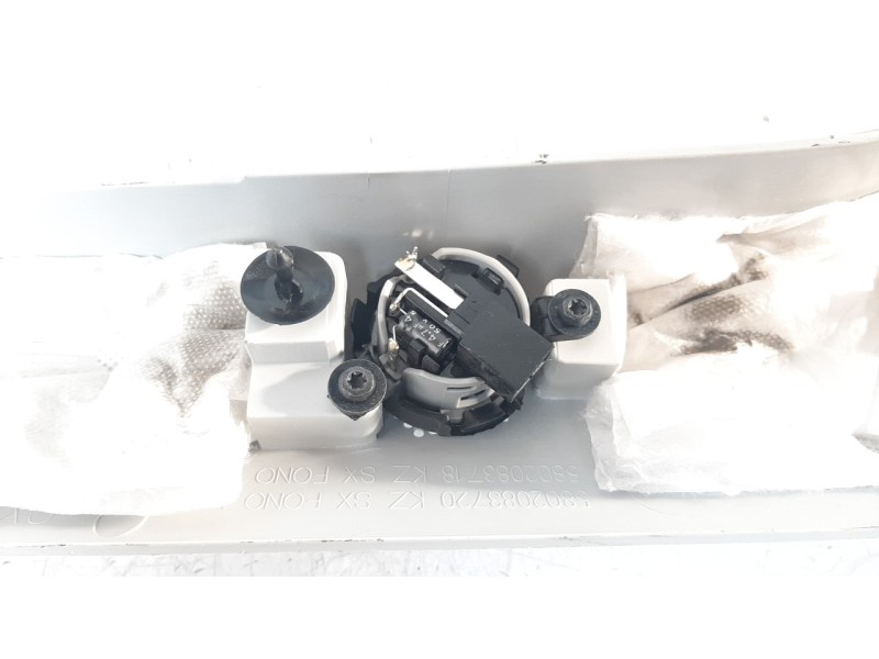 Recambio de moldura para iveco daily furgón 2.3 diesel referencia OEM IAM 5802083720  