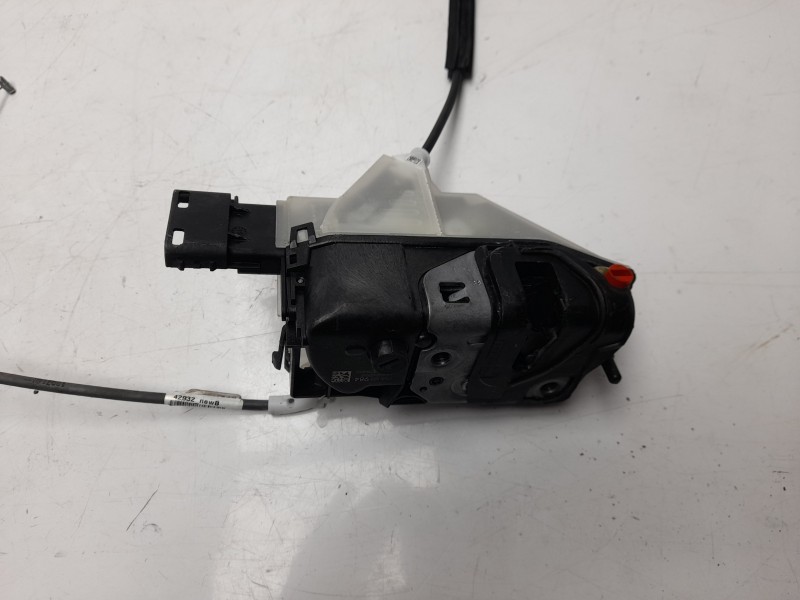 Recambio de cerradura puerta trasera derecha para citroen c3 elle referencia OEM IAM 98416942941  