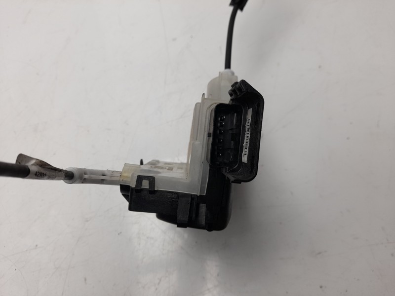 Recambio de cerradura puerta trasera derecha para citroen c3 elle referencia OEM IAM 98416942941  