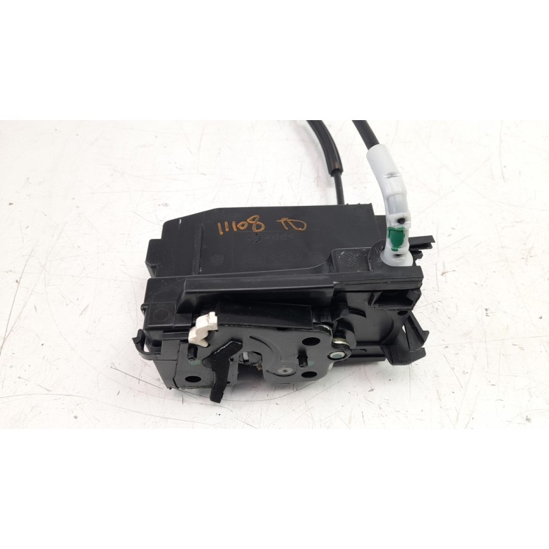 Recambio de cerradura puerta trasera derecha para peugeot 308 1.2 12v e-thp referencia OEM IAM 9826110980  