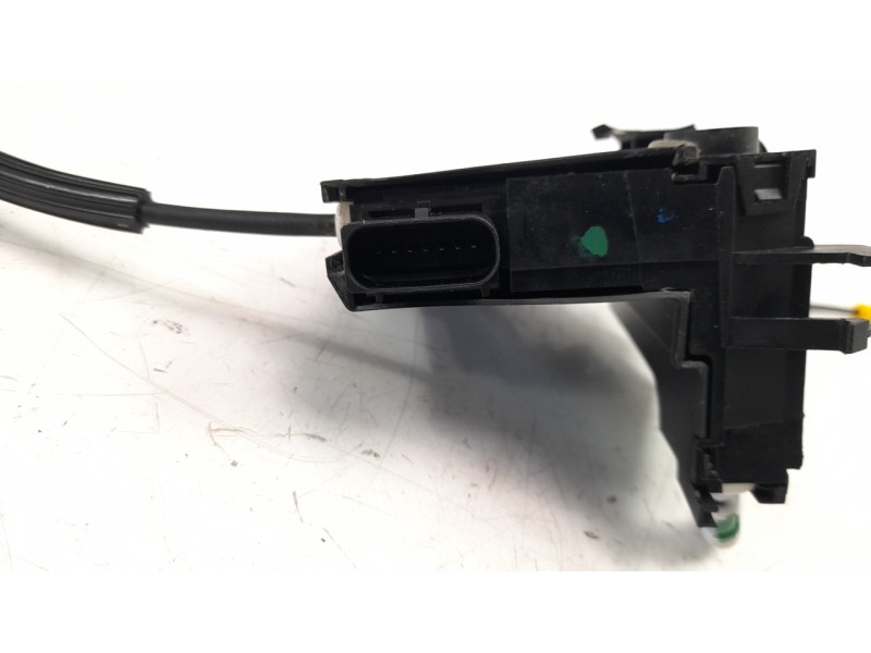 Recambio de cerradura puerta trasera derecha para peugeot 308 1.2 12v e-thp referencia OEM IAM 9826110980  