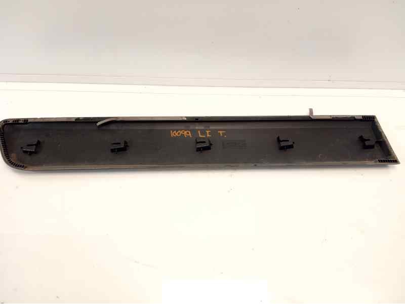 Recambio de moldura para peugeot bipper 1.3 16v hdi fap referencia OEM IAM 1308820070  