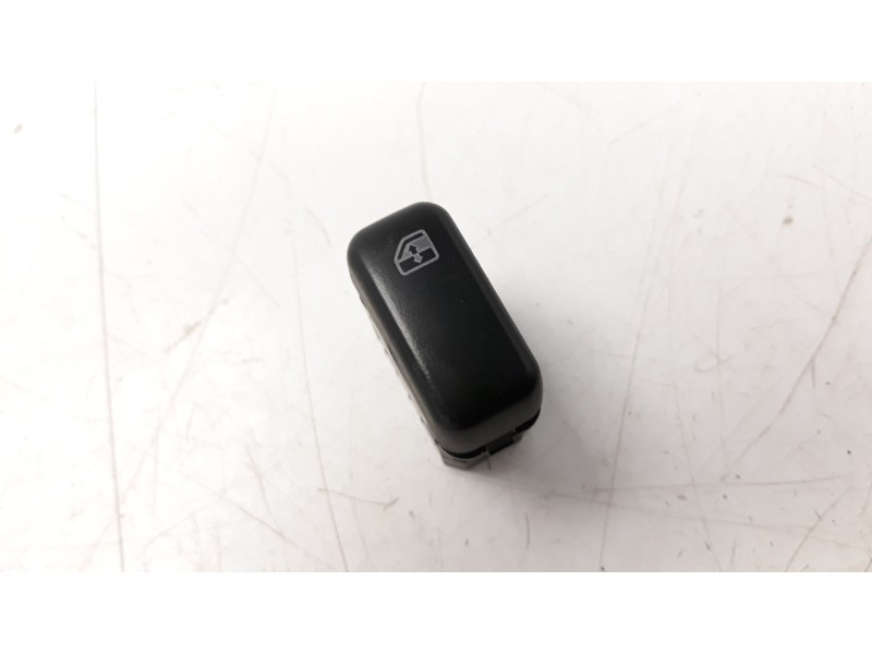 Recambio de mando elevalunas delantero derecho para aixam uv/51/af0a s9 referencia OEM IAM 3230105A  