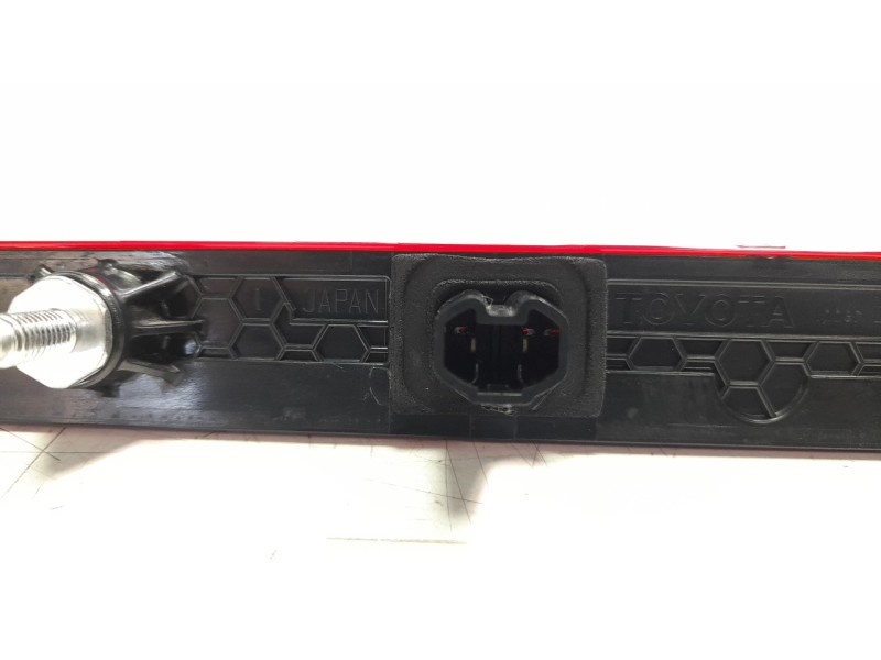 Recambio de luz central de freno para toyota corolla (e21) referencia OEM IAM 8157012450  