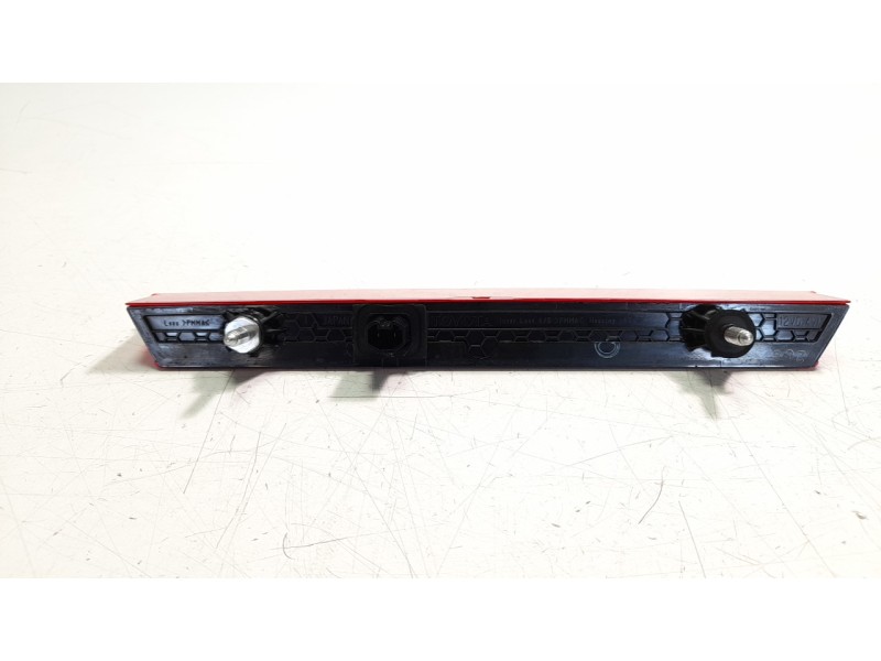 Recambio de luz central de freno para toyota corolla (e21) referencia OEM IAM 8157012450  