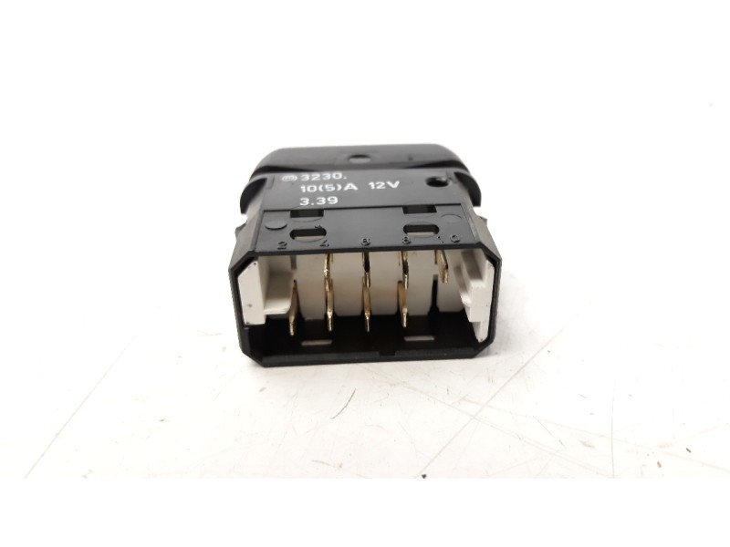 Recambio de mando elevalunas delantero derecho para aixam uv/51/af0a s9 referencia OEM IAM 3230105A  