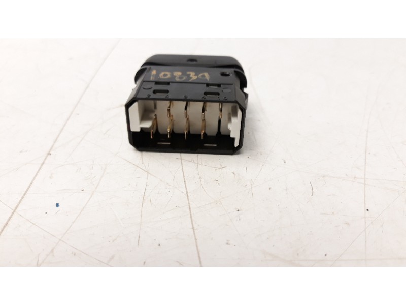 Recambio de mando elevalunas delantero izquierdo para aixam uv/51/af0a s9 referencia OEM IAM 3230105A  