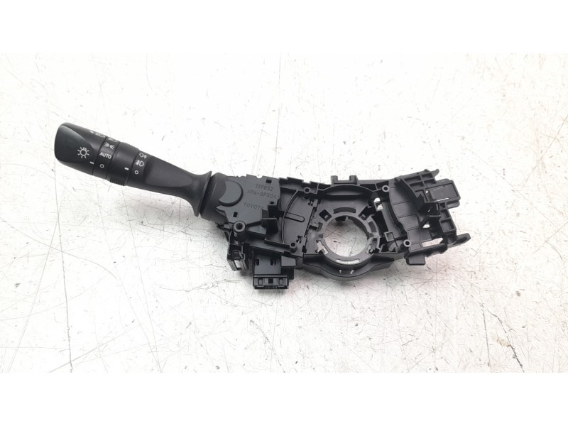 Recambio de mando intermitentes para toyota auris active referencia OEM IAM 17F852  