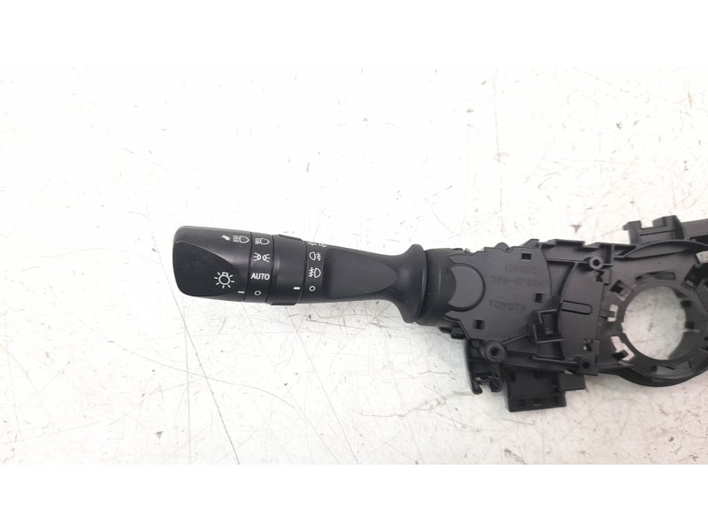 Recambio de mando intermitentes para toyota auris active referencia OEM IAM 17F852  