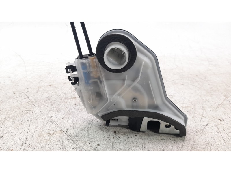 Recambio de cerradura puerta trasera derecha para toyota rav4 hybrid 4x2 advance referencia OEM IAM 6700342191  