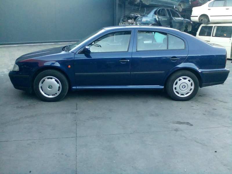 skoda octavia berlina (1u2) del año 2000