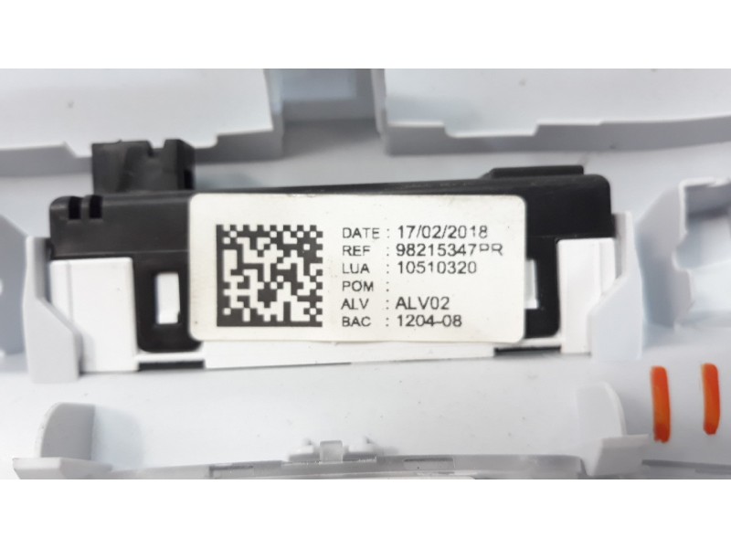 Recambio de luz interior para peugeot 308 1.2 12v e-thp referencia OEM IAM 9677821777  