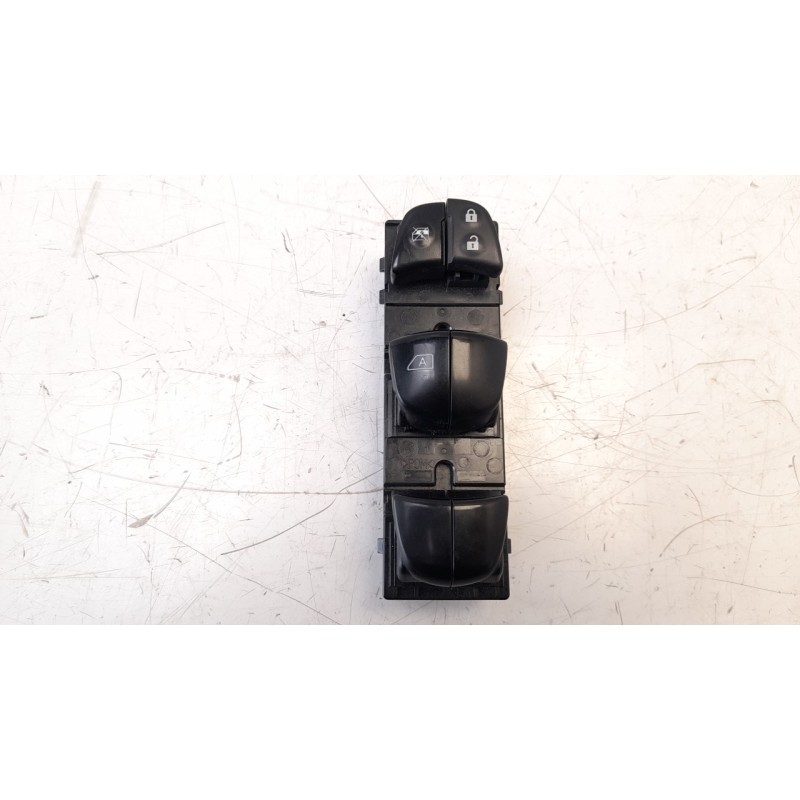 Recambio de mando elevalunas delantero izquierdo para nissan pulsar (c13) 1.2 16v cat referencia OEM IAM 254013ZL1A  