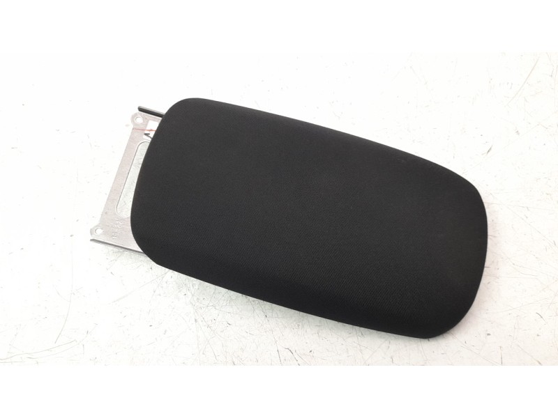 Recambio de apoyabrazos central para toyota corolla (e21) referencia OEM IAM 5890502F60C0  