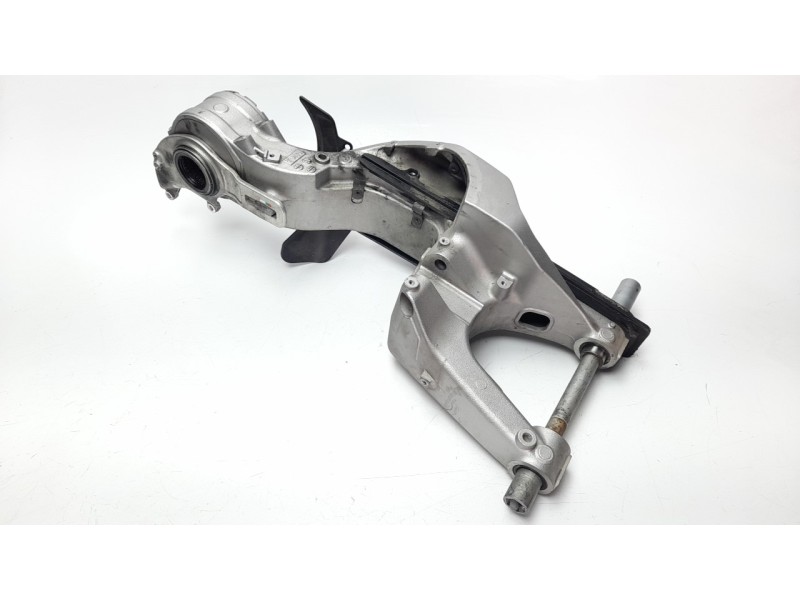 Recambio de puente trasero para honda cb 1000 r cb 1000r referencia OEM IAM 52200MKJD00  