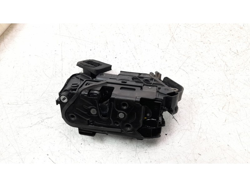 Recambio de cerradura puerta trasera izquierda para volkswagen golf viii lim. (cd1) life referencia OEM IAM 5TA839015L  
