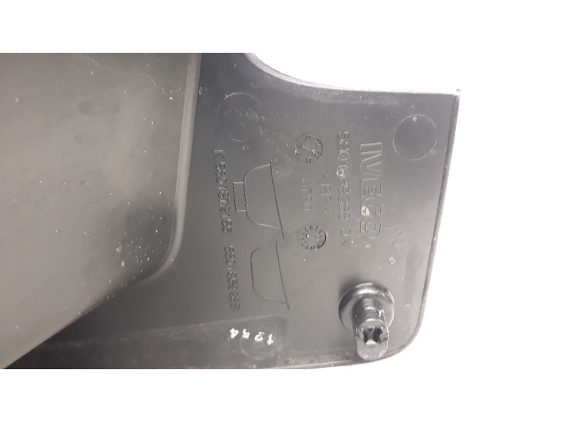 Recambio de estribos laterales para iveco daily furgón 2.3 diesel referencia OEM IAM 5801869288  