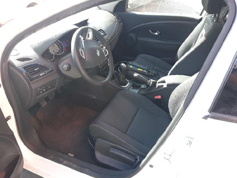 renault megane iii berlina 5 p del año 2011