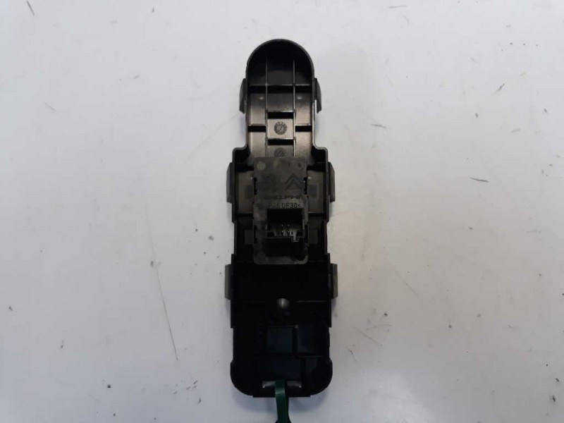 Recambio de mando elevalunas delantero derecho para peugeot 308 sw urban referencia OEM IAM 96565184XT  11688
