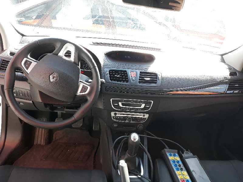 renault megane iii berlina 5 p del año 2011