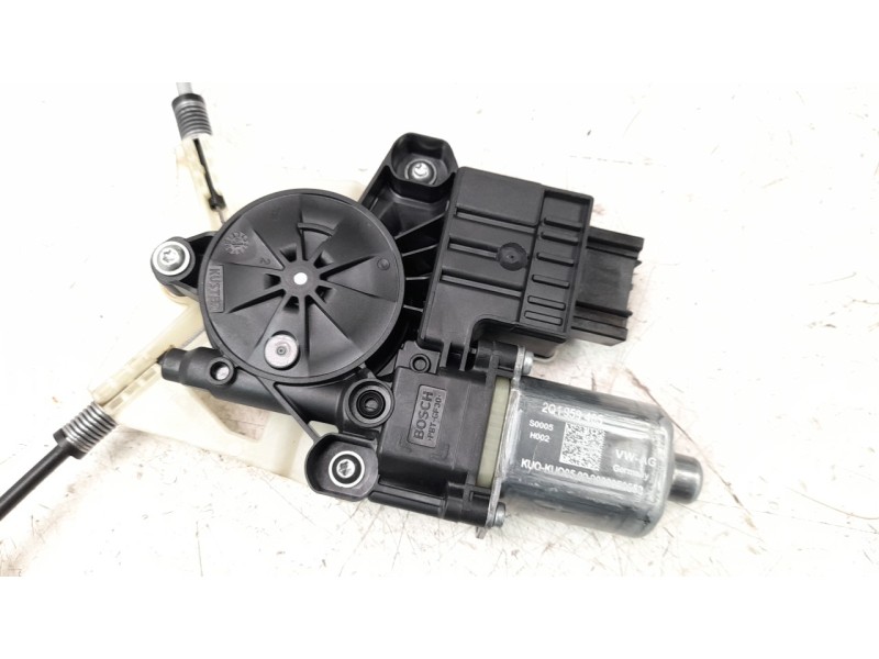 Recambio de elevalunas delantero izquierdo para volkswagen polo advance referencia OEM IAM 2G4837461B  