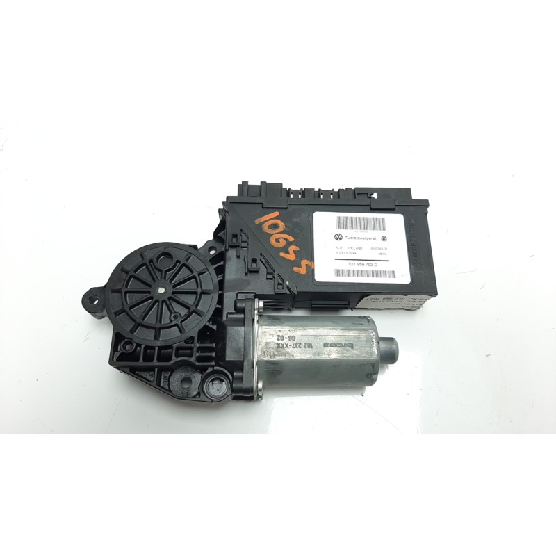 Recambio de motor elevalunas delantero derecho para volkswagen touareg (7la) 3.2 v6 24v referencia OEM IAM 3D1959792D  