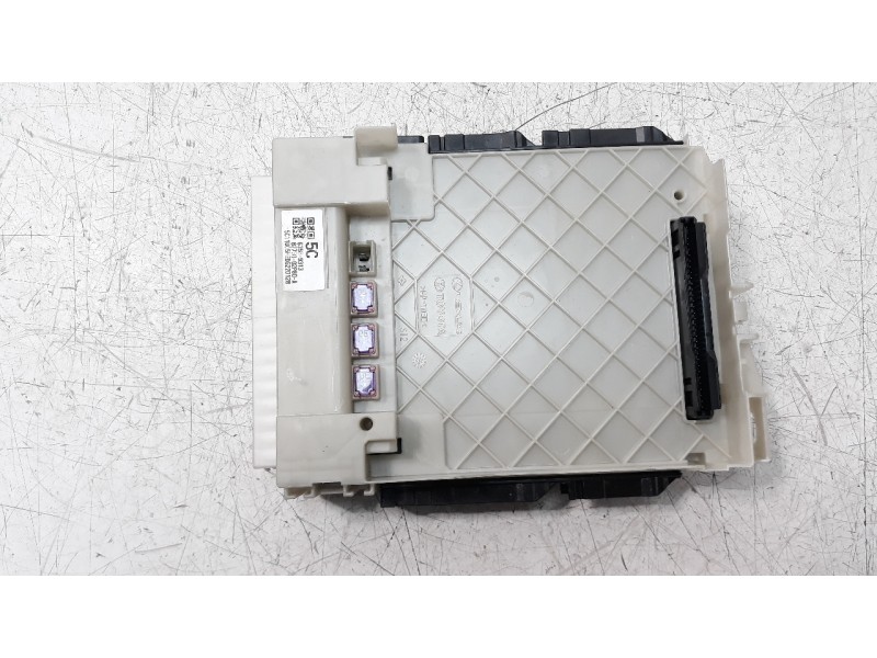 Recambio de caja reles / fusibles para toyota corolla (e21) referencia OEM IAM 8273002P80A 63589313 