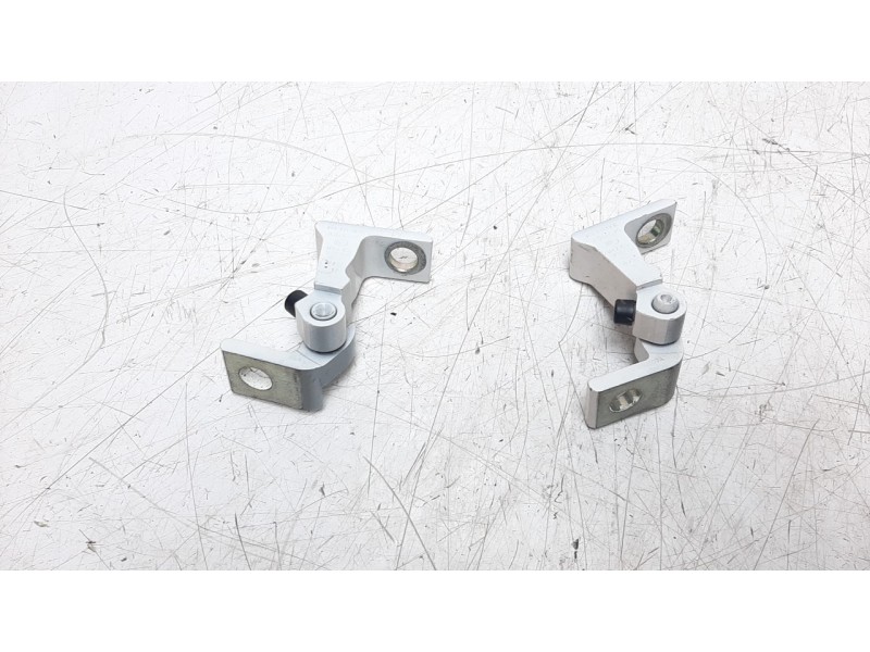 Recambio de retenedor puerta para seat leon (5f1) 1.2 tsi referencia OEM IAM 8X0831403E  