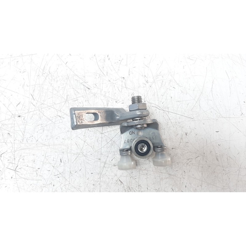 Recambio de soporte / guia puerta corredera para iveco daily furgón 2.3 diesel referencia OEM IAM 56087  