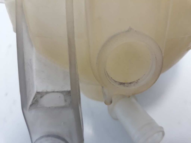 Recambio de deposito expansion para peugeot 308 sw urban referencia OEM IAM 1323AA  