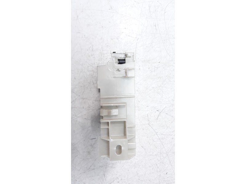 Recambio de caja reles / fusibles para toyota corolla (e21) referencia OEM IAM 8273002P80A 63589313 