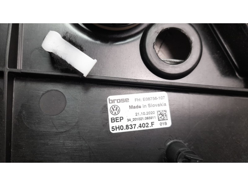 Recambio de elevalunas delantero derecho para volkswagen golf viii lim. (cd1) life referencia OEM IAM 5H0837402F  