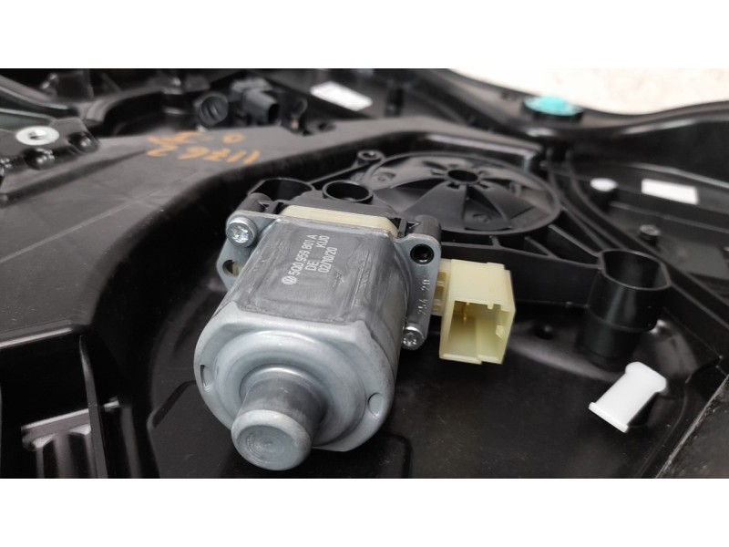 Recambio de elevalunas delantero izquierdo para volkswagen golf viii lim. (cd1) life referencia OEM IAM 5H0837401F  