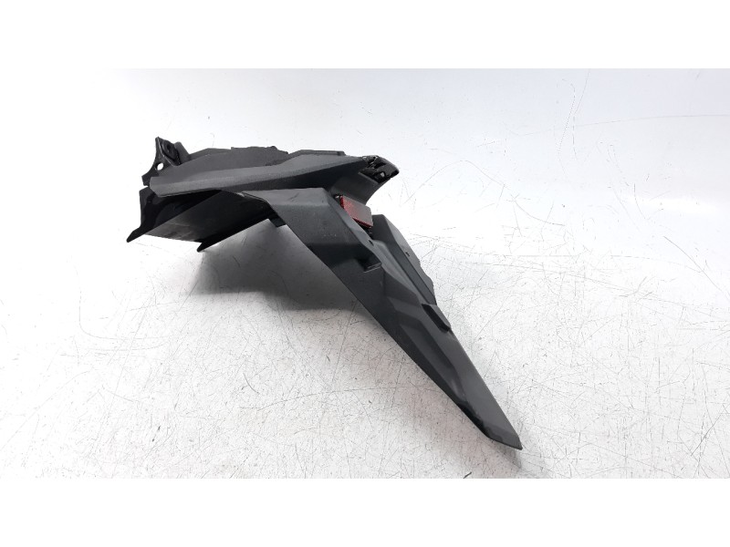 Recambio de guardabarros trasero para honda forza 125 forza 125 referencia OEM IAM 80101K40A00  