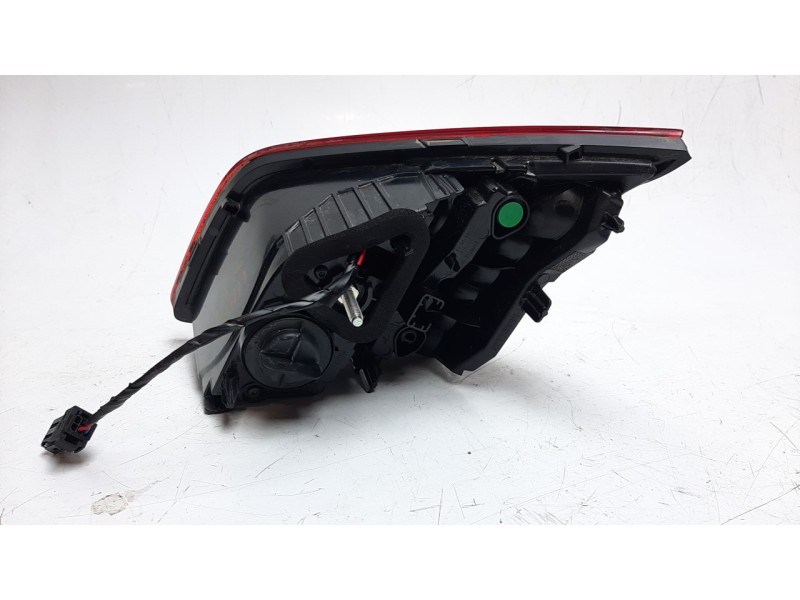 Recambio de piloto trasero izquierdo interior para peugeot 308 1.2 12v e-thp referencia OEM IAM 9677818380 103F17461773 