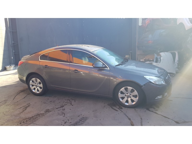 opel insignia berlina del año 2011