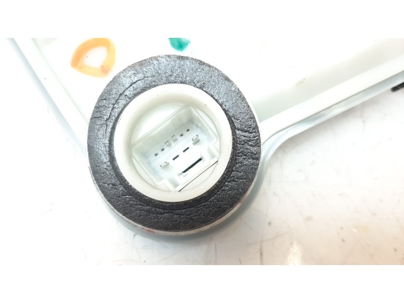 Recambio de cerradura puerta delantera derecha para toyota corolla (e21) referencia OEM IAM 6903002511  