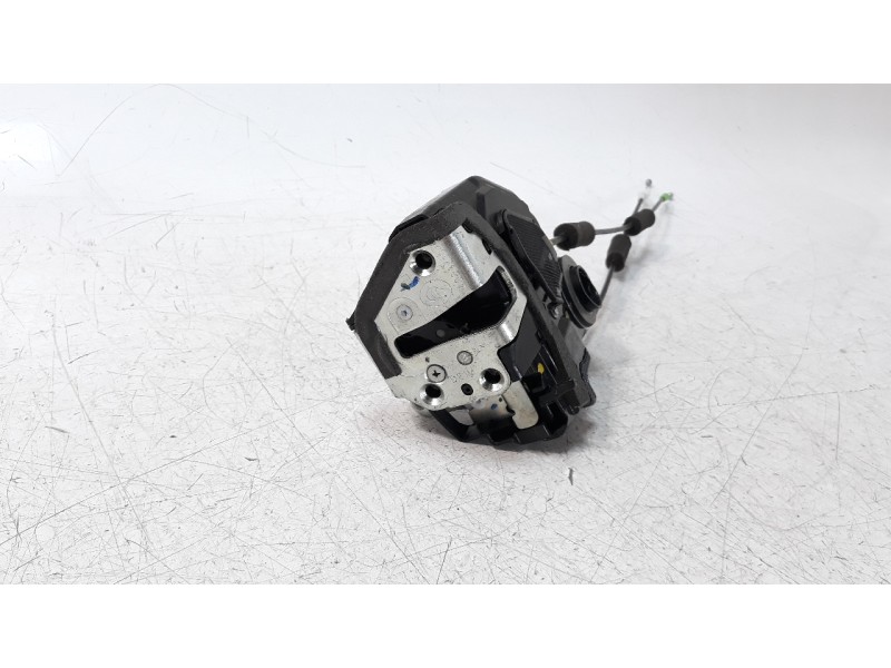 Recambio de cerradura puerta trasera izquierda para toyota corolla (e21) referencia OEM IAM 6906002580  