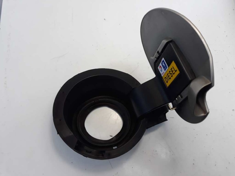 Recambio de tapa exterior combustible para peugeot 308 sw urban referencia OEM IAM 9681632680 9681632777 