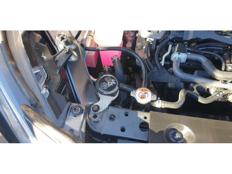 Recambio de deposito limpia para toyota rav4 hybrid 4x2 advance referencia OEM IAM 8531542470  