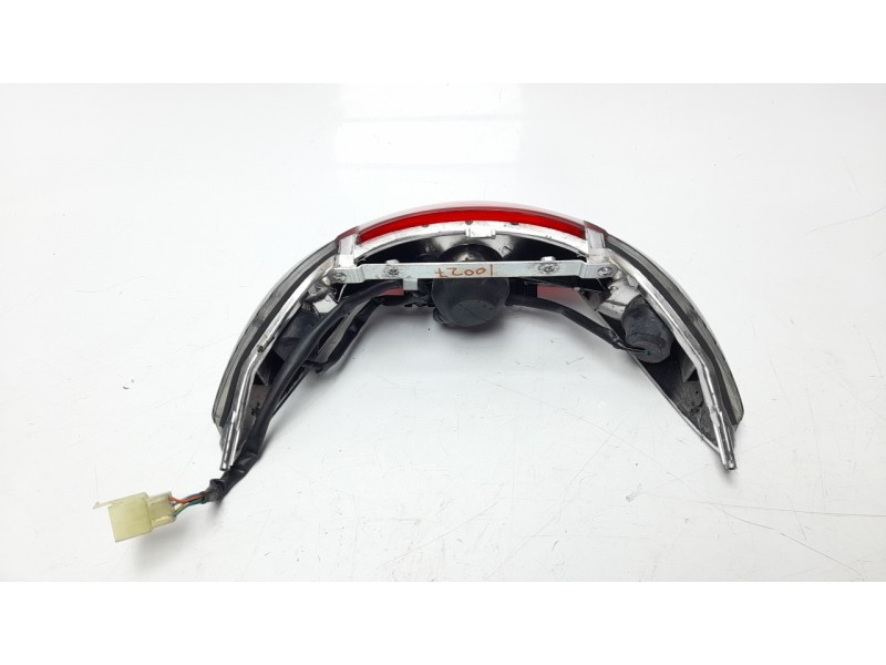 Recambio de piloto trasero central para honda cbf 600 f cbf600na referencia OEM IAM 304761301  