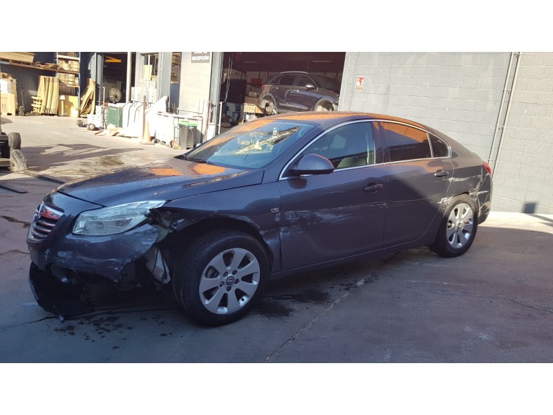 opel insignia berlina del año 2011