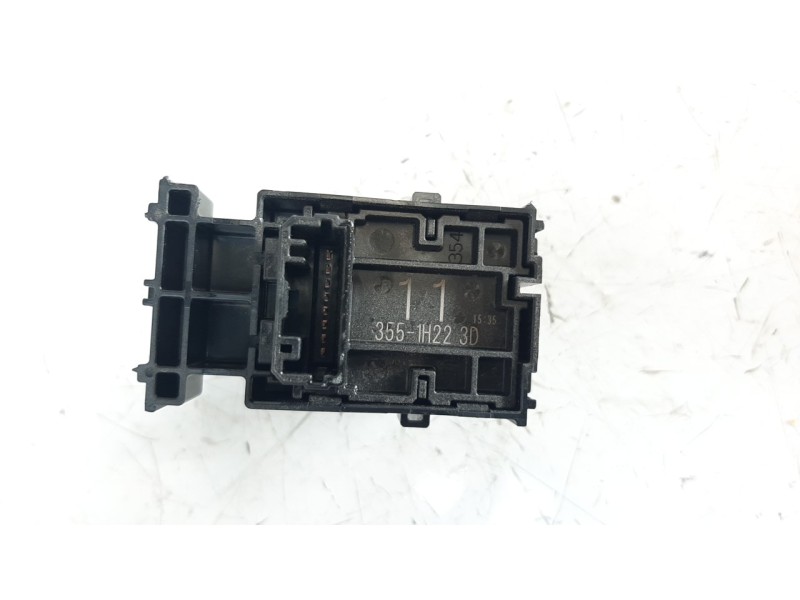 Recambio de mando elevalunas delantero derecho para toyota corolla (e21) referencia OEM IAM 8481002250  