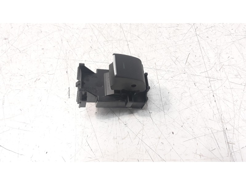 Recambio de mando elevalunas trasero derecho para toyota corolla (e21) referencia OEM IAM 8481002250  